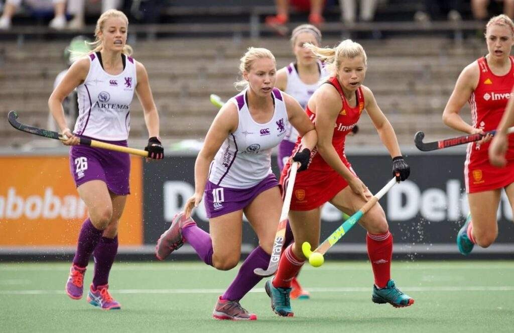 Hockey was the last of my priorities growing up 1 SARAH ROBERTSON EUROS 2017 - Hockey was the last of my priorities growing up - SO challenging was Sarah Robertson's first taste of an Olympic cycle, it pushed her to the verge of retiring from elite hockey entirely.